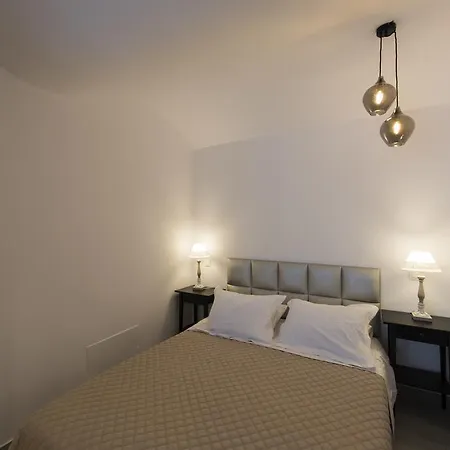 Rose Apartment *